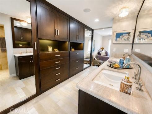 11 Las Brisas 6 , Irvine, CA