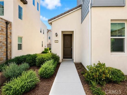 112  Spiral  , Irvine, CA