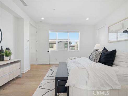 124 Chant , Irvine, CA