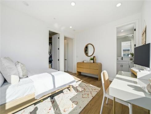 124 Chant , Irvine, CA
