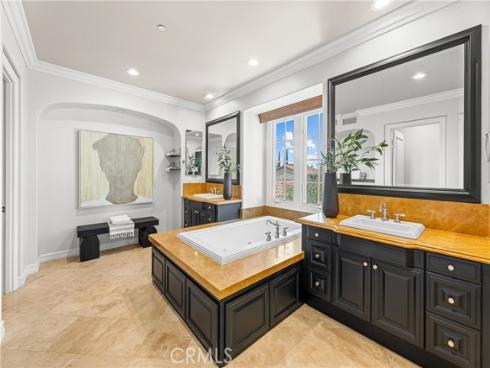 28  Blue Summit  , Irvine, CA
