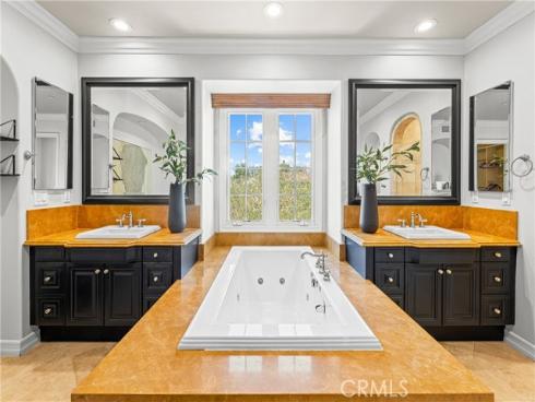 28  Blue Summit  , Irvine, CA