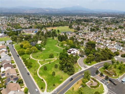 9 Badger Pass , Irvine, CA