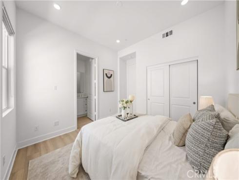 608 Chinon , Irvine, CA