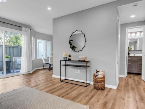 419  Tangelo  , Irvine, CA