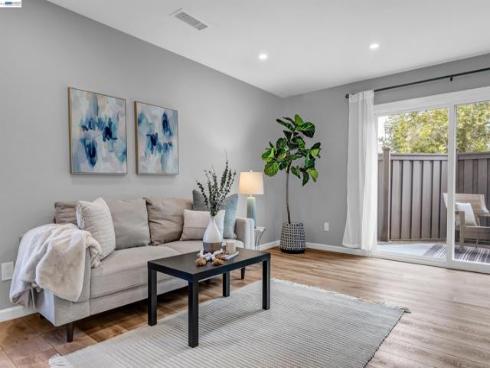 419  Tangelo  , Irvine, CA