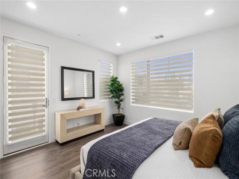 305  Novel  , Irvine, CA