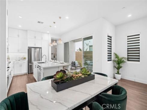 305  Novel  , Irvine, CA