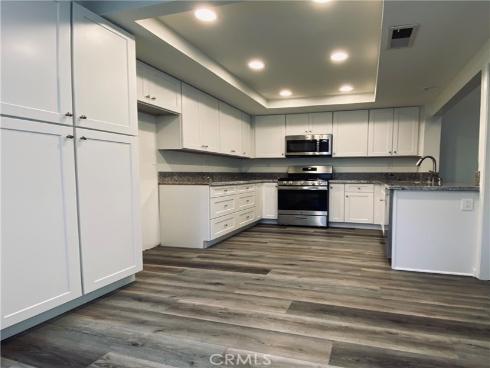 4  Windwood  , Irvine, CA