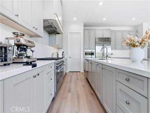 63 Longchamp , Irvine, CA