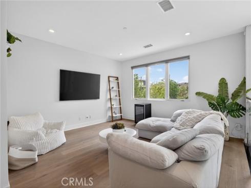 61 Iluna , Irvine, CA