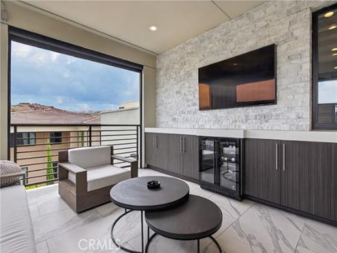 61 Iluna , Irvine, CA