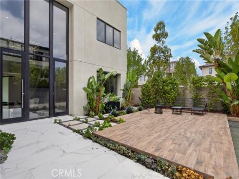 61 Iluna , Irvine, CA