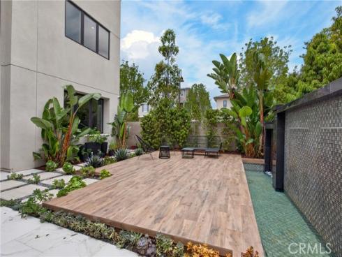 61  Iluna  , Irvine, CA