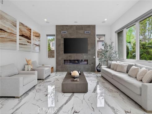 61 Iluna , Irvine, CA
