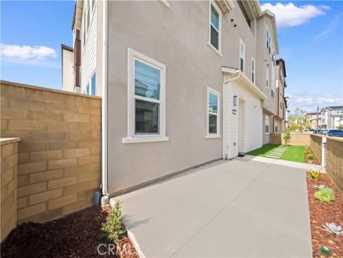 201 Yerba , Irvine, CA