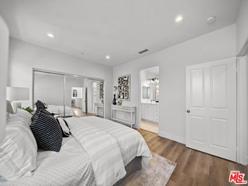 270 Lockford , Irvine, CA