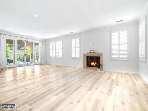 210 Mantle , Irvine, CA