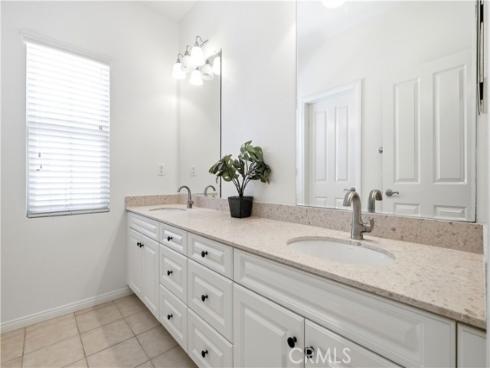 210 Mantle , Irvine, CA