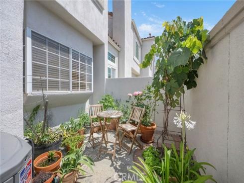 10 Agostino , Irvine, CA