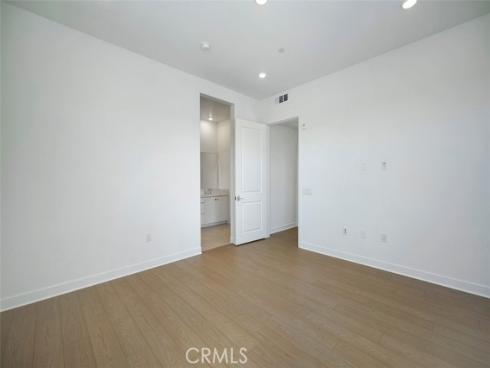 523  Mulligan  , Irvine, CA