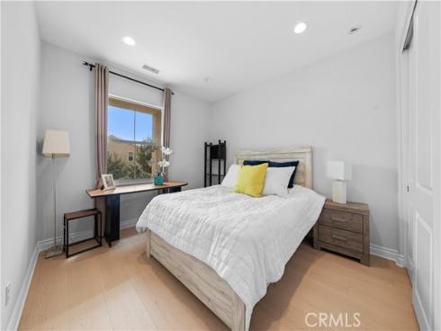 125  Lovelace  , Irvine, CA