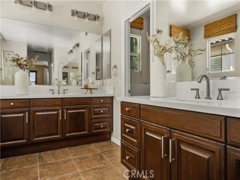 6 Thorn Hill , Irvine, CA