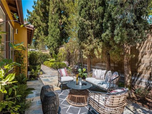 6 Thorn Hill , Irvine, CA