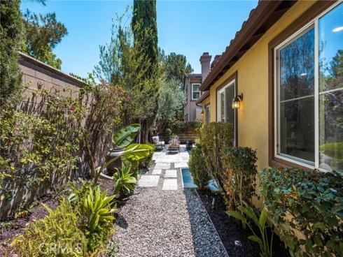 6 Thorn Hill , Irvine, CA