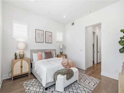 197  merit  , Irvine, CA