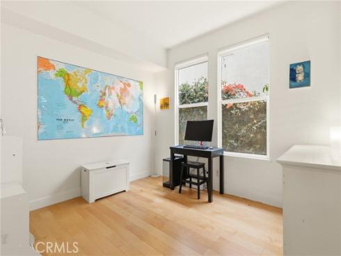 5 Upland , Irvine, CA