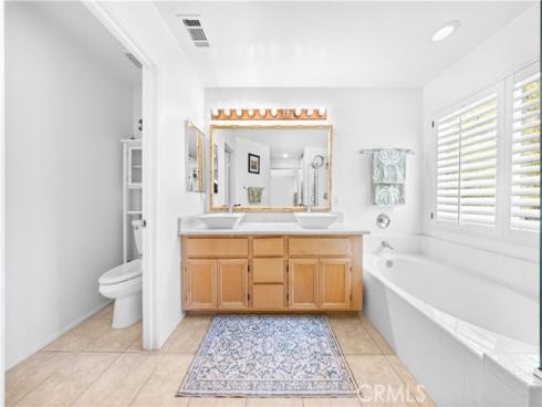26 Appleglen , Irvine, CA
