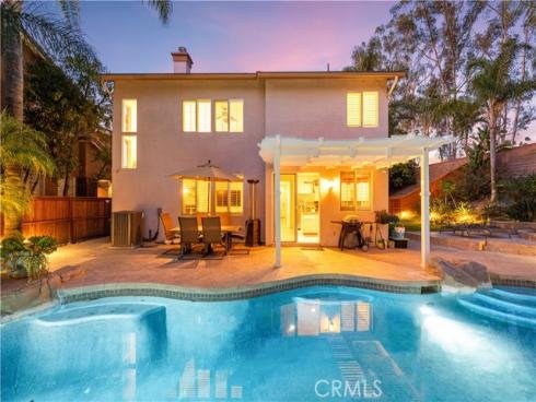 26 Appleglen , Irvine, CA