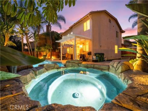 26 Appleglen , Irvine, CA