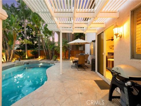 26 Appleglen , Irvine, CA