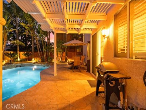 26 Appleglen , Irvine, CA