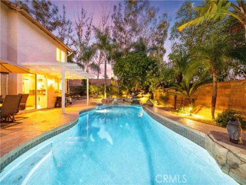 26 Appleglen , Irvine, CA