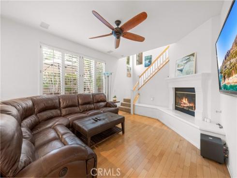 26 Appleglen , Irvine, CA
