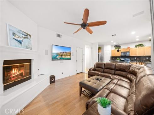 26 Appleglen , Irvine, CA