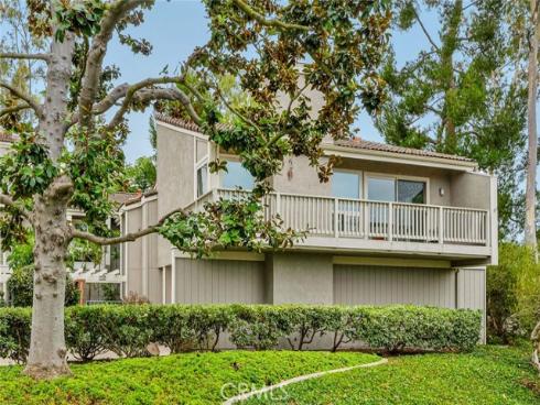 22 Rocky Knoll , Irvine, CA