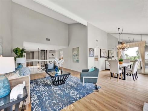 22 Rocky Knoll , Irvine, CA