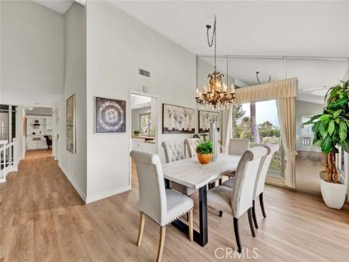 22 Rocky Knoll , Irvine, CA