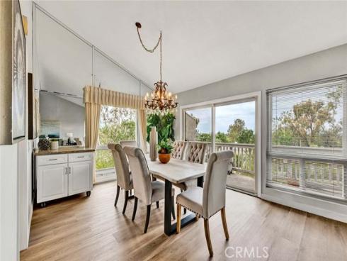 22 Rocky Knoll , Irvine, CA