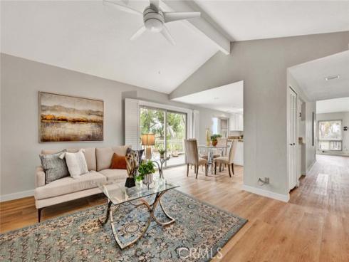 22 Rocky Knoll , Irvine, CA