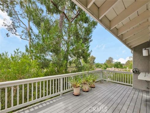 22 Rocky Knoll , Irvine, CA