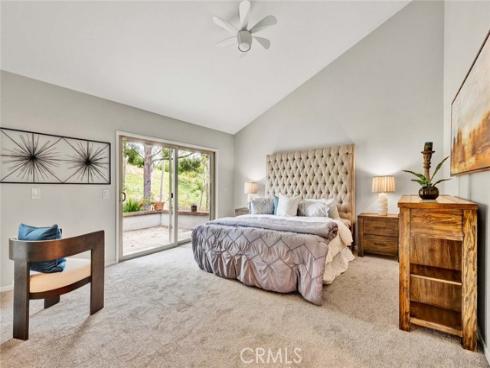 22 Rocky Knoll , Irvine, CA