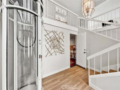 22 Rocky Knoll , Irvine, CA