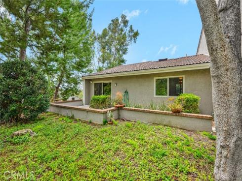 22 Rocky Knoll , Irvine, CA
