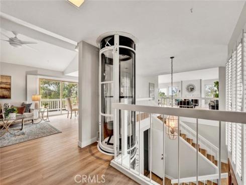 22 Rocky Knoll , Irvine, CA