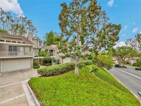 22 Rocky Knoll , Irvine, CA